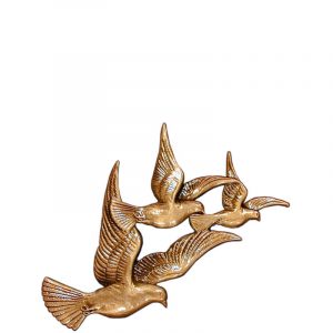 Fugler som flyr i bronse fra Gravstein Grossisten