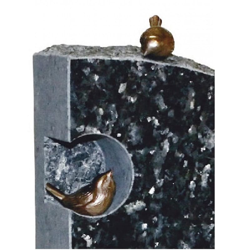 Gravstein modell N5139 med detalj fra Gravstein Grossisten